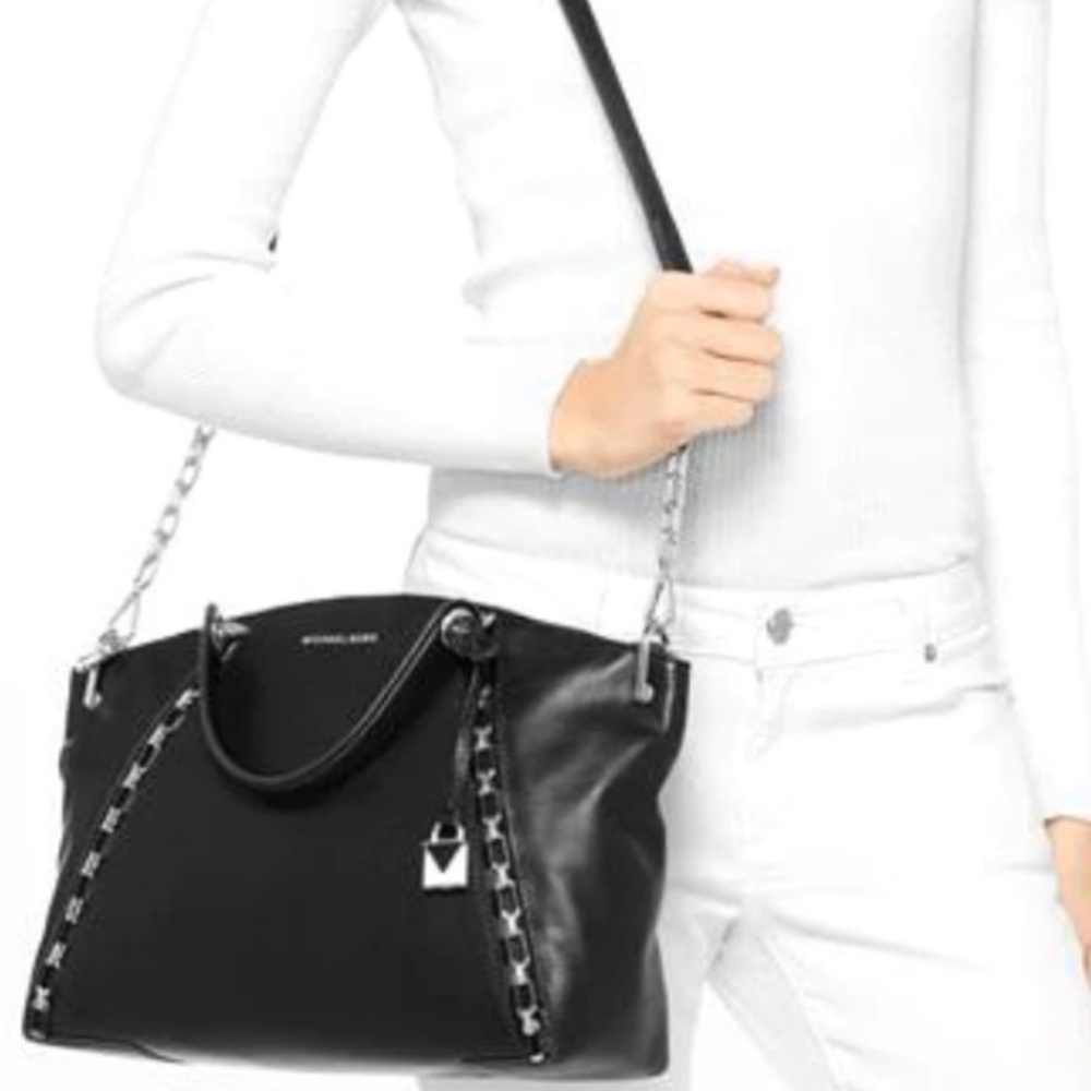 Michael Kors Sadie Messenger Bucket Bag